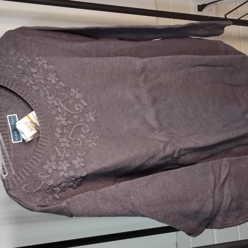 Karen Scott cotton&,acrycrilc charcoal gray long sleeve pull over sweater.